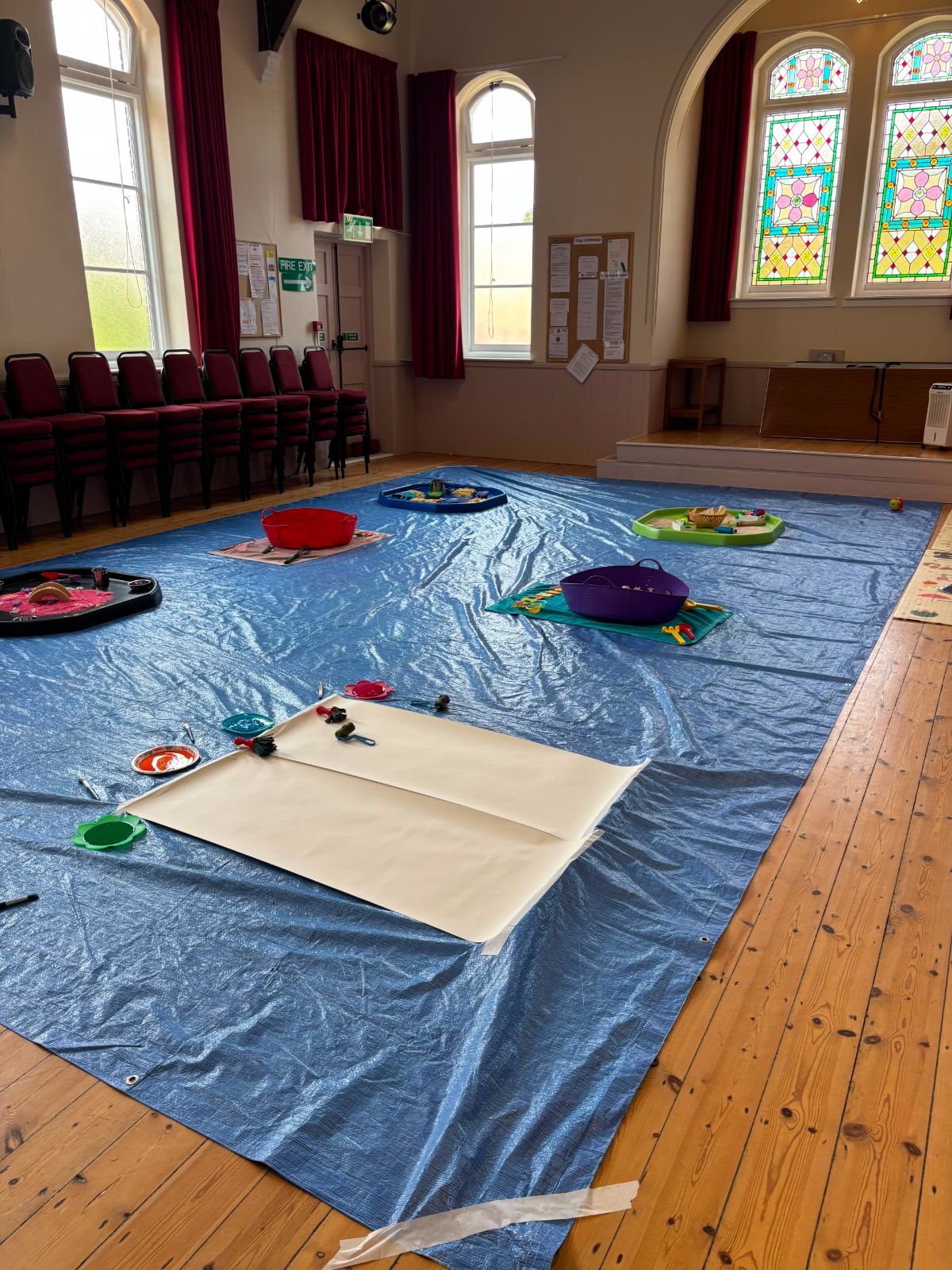 Families arriving at a Splat Messy Play class