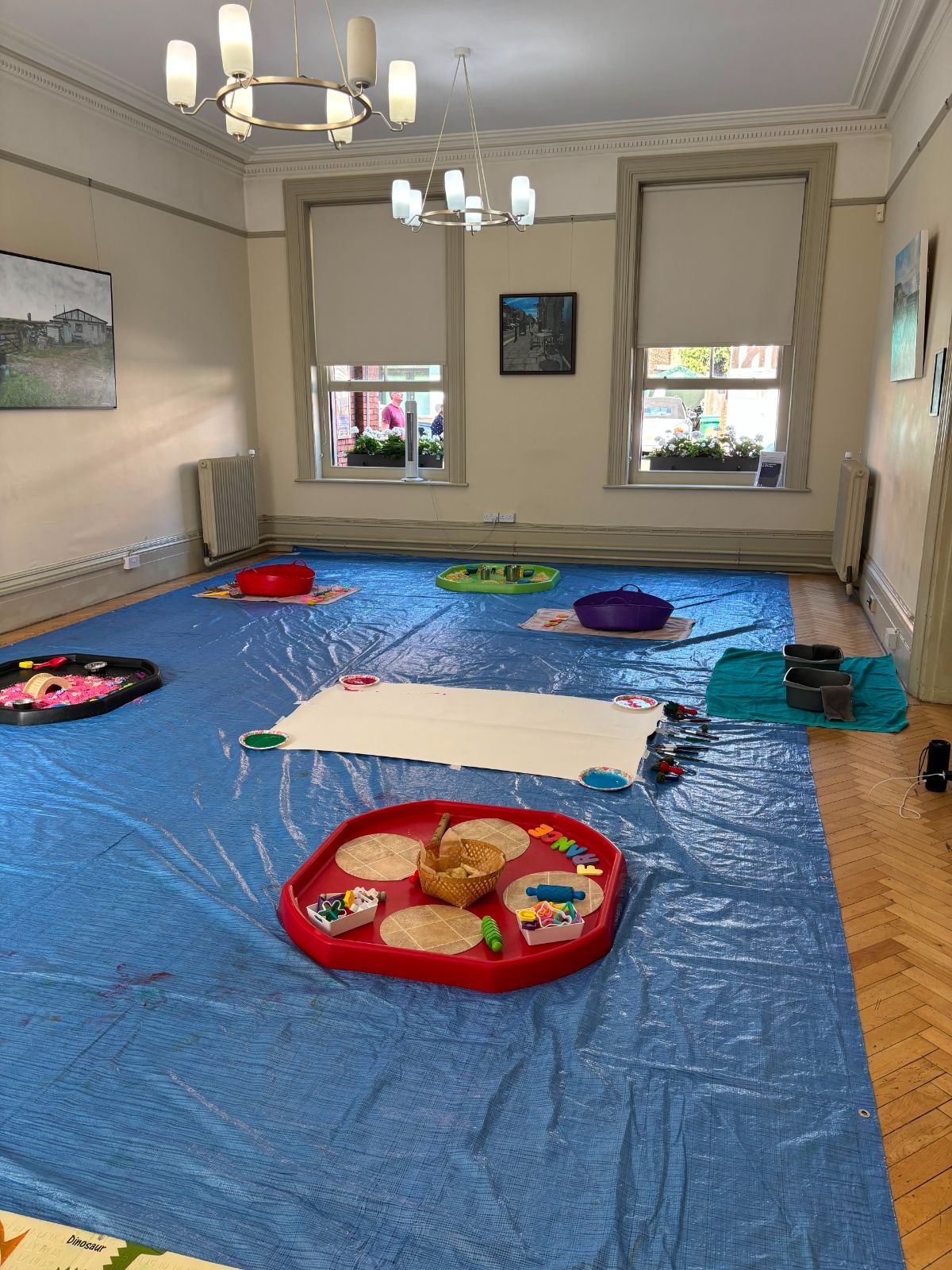 Bronze messy play party setup
